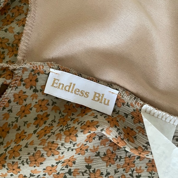 Lane 201 (Endless Blu) Cropped Tan Floral Top with Tie Back Large - Picture 3 of 6